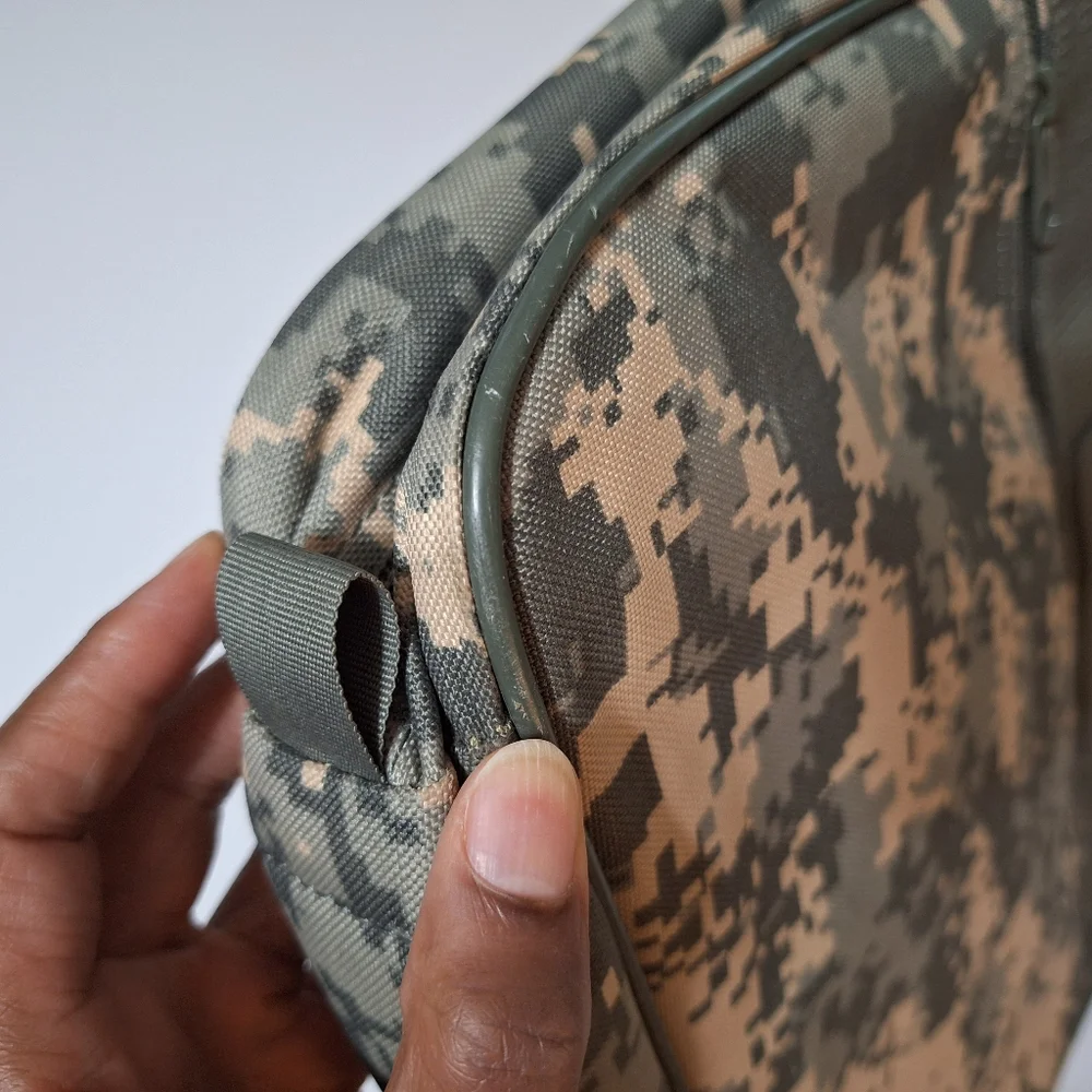 Unisex Flying Circle Digital Camo Laptop Bag
